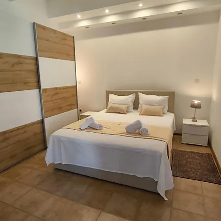 Villa V&d Milna (Brac)
