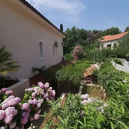 V&d Villa Milna (Brac)
