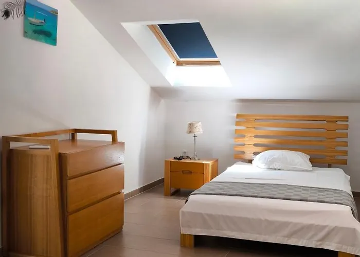 Villa V&d Milna (Brac)