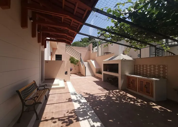 Villa V&d Milna (Brac)
