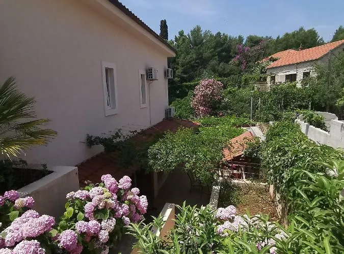 V&d Villa Milna (Brac)